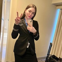 Hatiku hancur. Aku kehilangan rumah kecilku dan harus secara dratis turun dan mulai dari awal. Aku sangat kesulitan untuk menemukan kebahagiaan dan harapan. Aku mohon 2023 jadi lebih baik untukku. Tolong, tulisnya di Instagram.Kematian Kayleigh Scott hingga kini masih diselidiki pihak kepolisian. United Airlines sendiri hanya memberikan ungkapan bela sungkawa. Kami sangat sedih dengan kepergian tragis dari Kayleigh Scott dan mengucapkan turut berduka cita sedalam-dalamnya kepada keluarga, teman, dan rekan-rekan kerjanya, tulis maskapai tersebut.Kayleigh ScottFoto: Instagram Kayleigh Scott