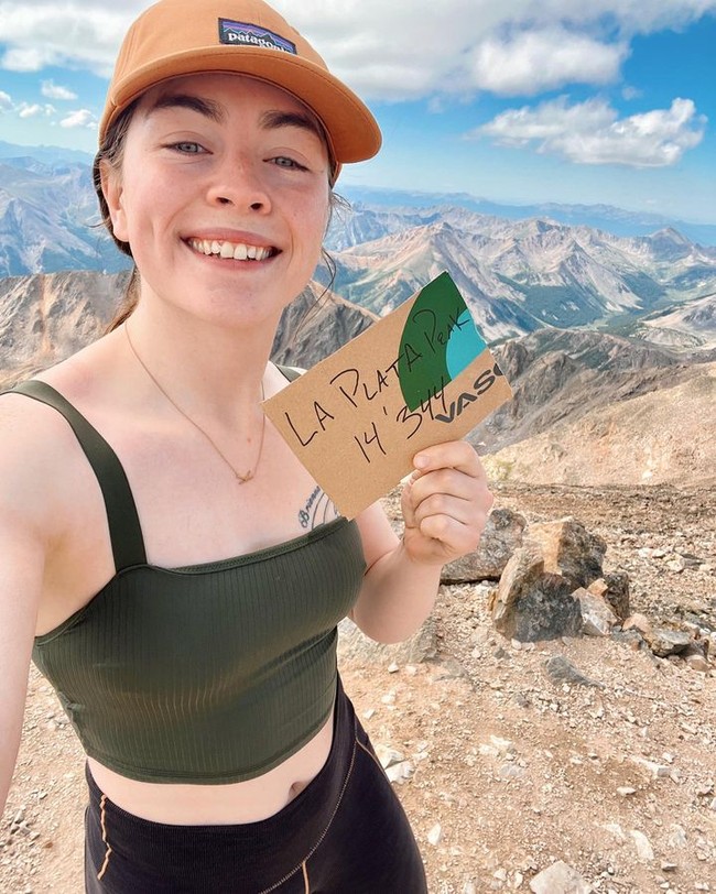 Untuk kalian yang aku cintai, aku minta maaf aku tidak bisa jadi lebih kuat. Untuk orang-orang yang telah memberiku segalanya. Aku minta maaf usahaku tidak berbalas. Tolong mengerti bahwa kepergianku bukan refleksi dari kalian tapi hasil dari ketidakmampuanku menjadi diri sendiri yang lebih baik, ujar Kayleigh.Foto: Instagram @ hayitskay97