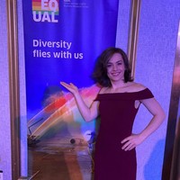 2022 adalah tahun yang dipenuhi dengan kemarahan dan kesulitan. Aku melihat terlalu banyak kematian dan kehilangan dalam hidupku. Aku sadar aku bekerja untuk pekerjaan yang tidak bermakna untuk sebuah perusahaan yang tidak memberiku nilai sebagai pegawai,Foto: Instagram Kayleigh Scott