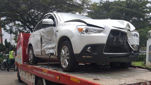 Outlander Sport Ditabrak Brio di Depok, Bodi Sama-sama Penyok