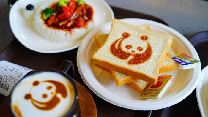 Kedai Kopi Bertema Panda di Beijing Ini Bikin Gemas Banget Kedai kopi bertema panda ini merupakan salah satu kedai yang populer di Beijing, China. Yuk intip suasananya.