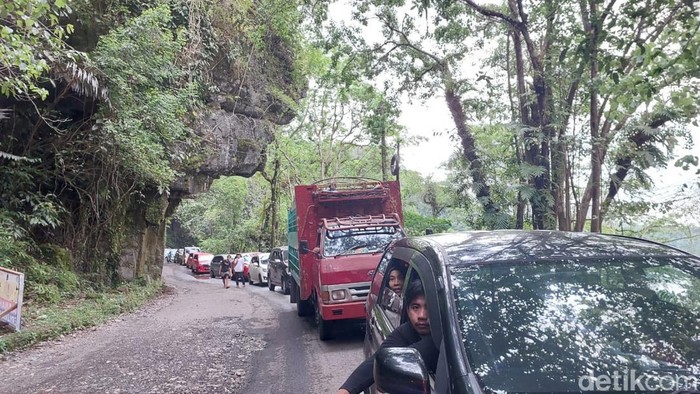 Kemacetan di wilayah Camba, Jalan Poros Maros-Bone, Sulsel.