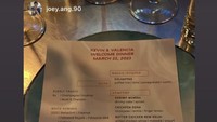 Menu yang disuguhkan banyak. Wine spesial mengiringi santap spesial, mulai dari amuse bouche sampai dessert istimewa.