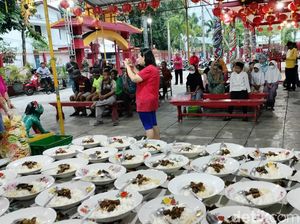Kelenteng di Bojonegoro Sediakan 300 Porsi Bukber untuk Umat Muslim