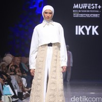 Inilah koleksi Artkea Stripes & IKYK di Muslim Fashion Festival 2023. Foto: Mohammad Abduh/Wolipop.