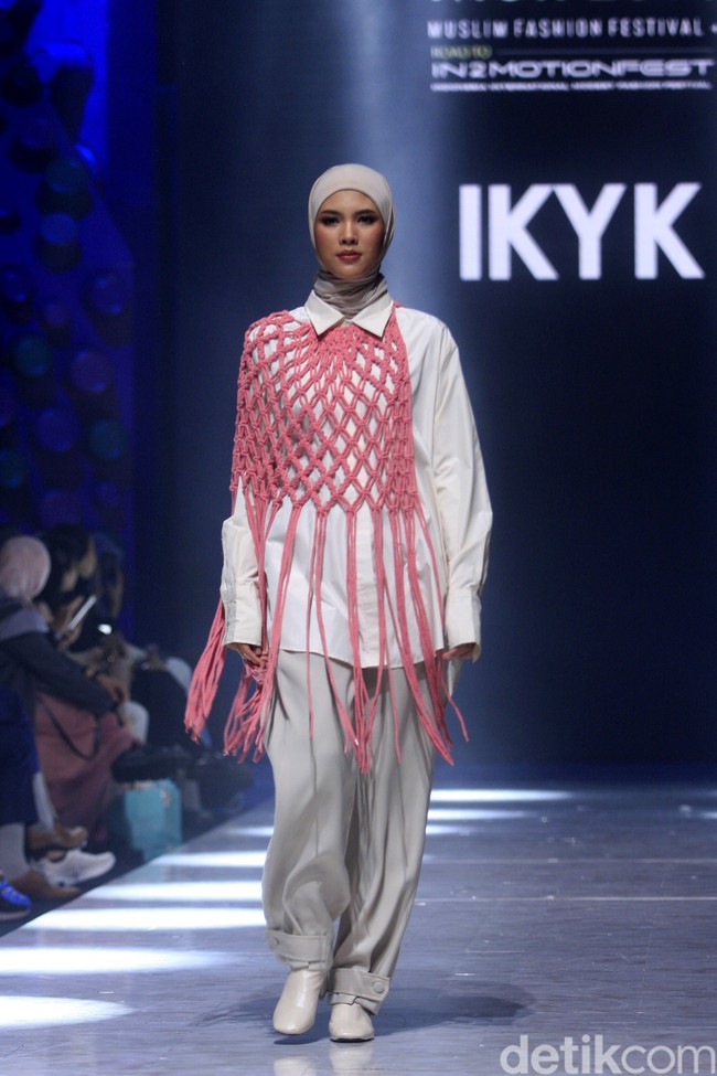 Inilah koleksi Artkea Stripes & IKYK di Muslim Fashion Festival 2023. Foto: Mohammad Abduh/Wolipop.