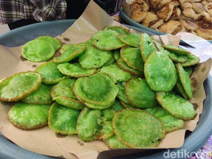 Kucur dan martabak mie di Pasar Karang Menjangan Surabaya