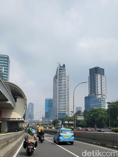 Lalu lintas di Pancoran pada Jumat (24/3/2023)