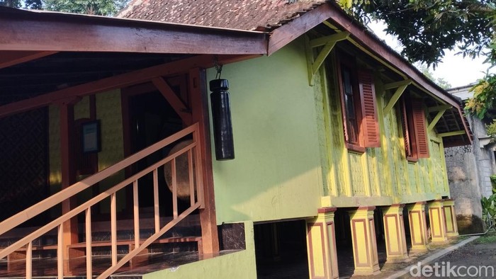 Langgar Gantung Kota Blitar