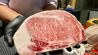 Lembut Lumer Shabu Kagoshima A5 dan Wagyu Sukiyaki di Restoran Jepang Ini