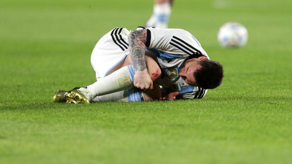 Messi Kena Tekel Horor, Lututnya Berdarah, Untung Nggak Apa-apa