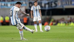 Lihat Lagi Gol Tendangan Bebas Messi dan Ronaldo, Lebih Keren Siapa?
