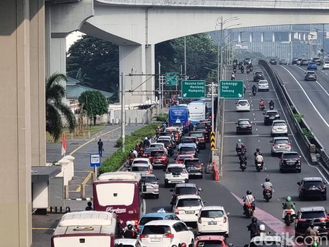 Macet di Jalan Gatot Subroto di 'Hari Kejepit'