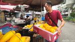 Manisnya Bisnis Timun Suri di Bulan Suci