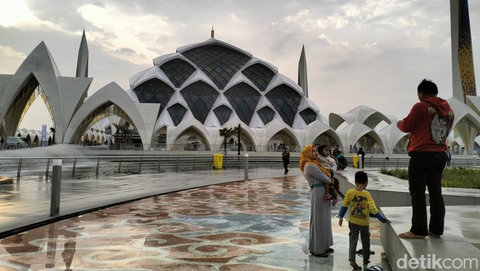 Masjid Al Jabbar di Gedebage Bandung