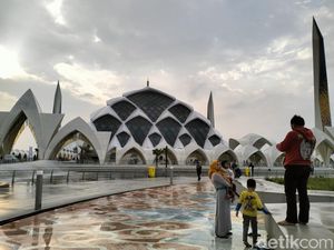 Masjid Raya Al Jabbar, Spot Ngabuburit Warga Bandung yang Murah Meriah