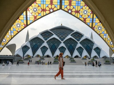 Potret Masjid Al Jabbar Jadi Spot Ngabuburit Favorit di Bandung