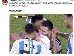 Lionel Messi Dielu-elukan Usai Cetak Gol ke-800