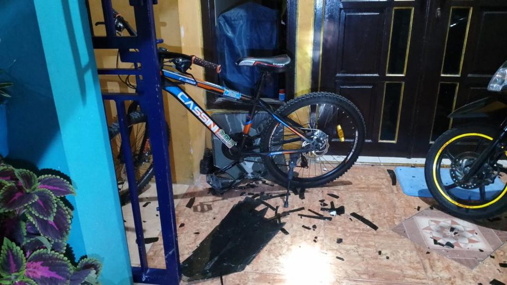 1 Orang Terluka Akibat Bahan Petasan Meledak di Sidoarjo, Kaca Rumah Pecah