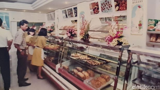 Mewah dan lengkapnya French Bakery di jalan Braga dulu