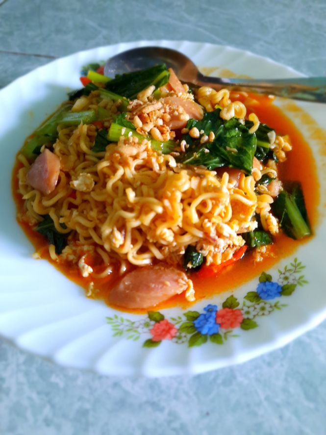 Kreasi mie instan yang praktis buat menu sahur dan buka puasa