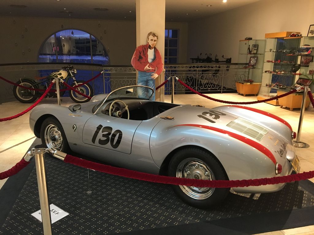 Mobil Porsche Spyder James Dean berjuluk The Little Bastards.
