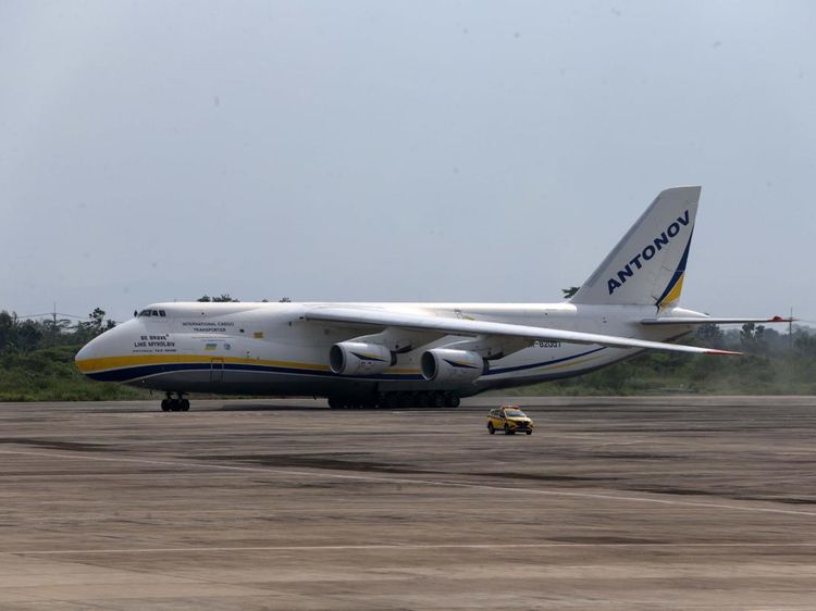 Momen Pesawat Kargo Antonov 124-100 Mendarat di Bandara Kertajati