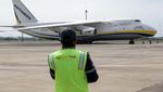 Momen Pesawat Kargo Antonov 124-100 Mendarat di Bandara Kertajati