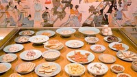 Hangzhou Cuisine Museum menghadirkan berbagai makanan tradisional yang sudah ada sejak masa dinasti. Replika bentuk makanannya disesuaikan dengan persis aslinya. Foto: Instagram#hangzhou cuisine museum