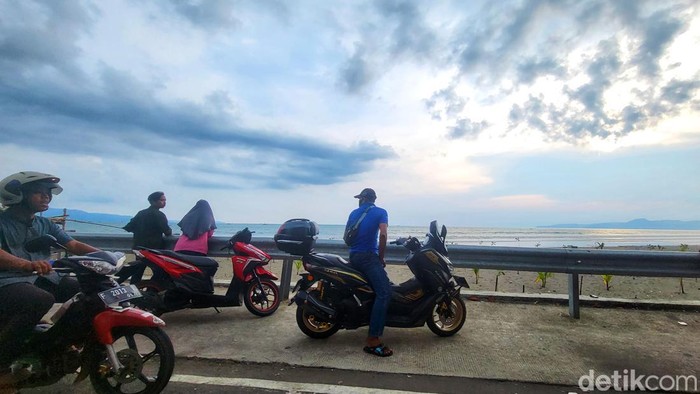 Ngabuburit di Muara Citepus, Desa Citepus, Kecamatan Palabuhanratu.Sukabumi