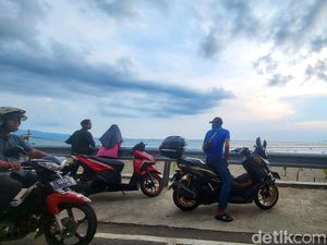 Ngabuburit Sambil Lihat Senja di Muara Citepus Sukabumi