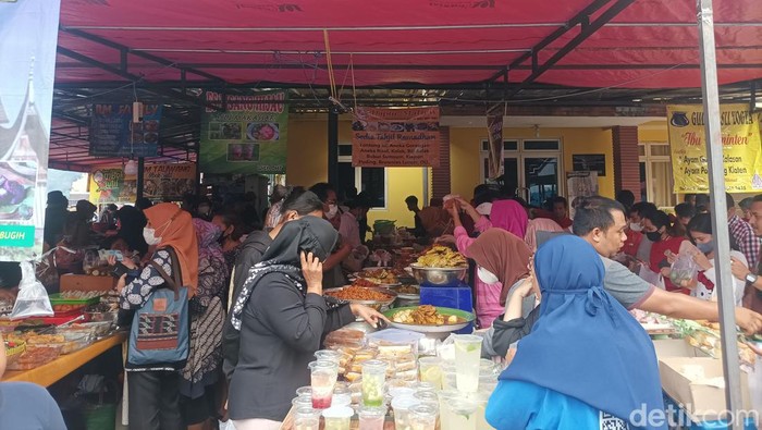 Pasar Takjil Benhil