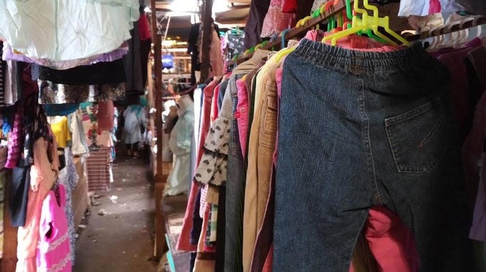 Pedagang cakar di Pasar Terong, Makassar, Sulsel sepi pembeli.