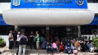 Saat ini Pemprov DKI Jakarta menutup sementara pendaftaran program mudik Lebaran gratis 2023. Penutupan dilakukan karena kuota telah terpenuhi.