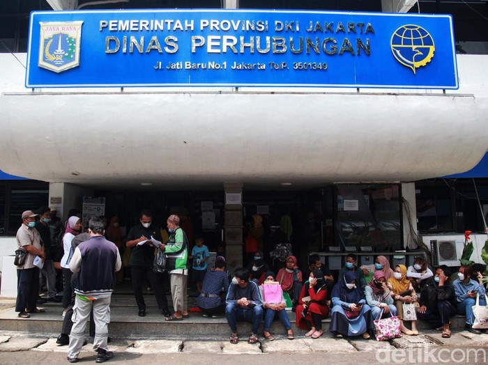 Dishub DKI Jakarta menggelar program mudik lebaran gratis 2023. Hari ini, warga yang telah mendaftar mendatangi Dishub DKI Jakarta untuk memverifikasi pendaftaran.