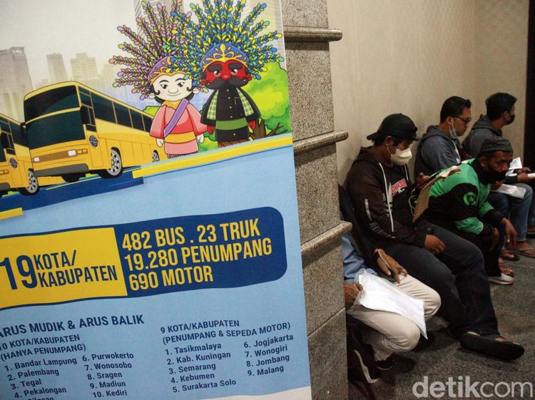 Penampakan Calon Pemudik Gratis Antre Verifikasi di Dishub DKI Jakarta