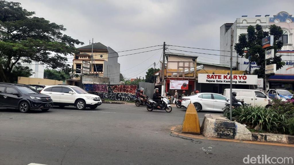 Pak Ogah Bikin Ulah Lagi, Mobil Warga Dibaret di U-Turn Margonda!