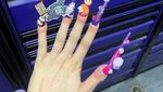 8 Gaya Mekanik Cantik ke Bengkel, Rok Mini hingga Kuku Panjang