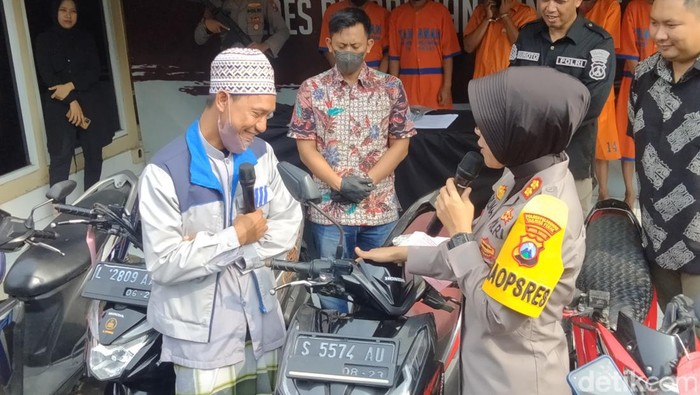 polisi kembalikan motor korban curanmor