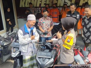 4 Pelaku Curanmor di Surabaya Dibekuk, Polisi Kembalikan Motor Korban