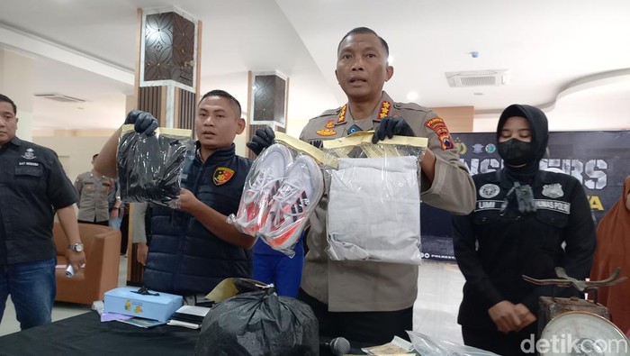 Polresta Solo konferensi pers kasus instruktur taekwondo lecehkan muridnya, Jumat (24/3/2023).