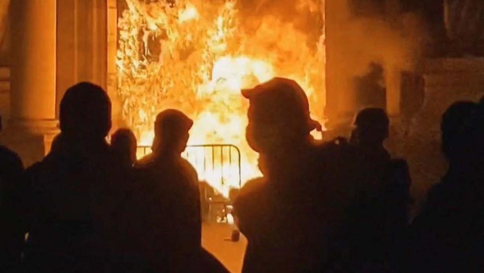 People look at the Bordeaux town hall in flames during a demonstration as part of the ninth day of nationwide strikes and protests against the French governments pension reform, in Bordeaux, France, March 23, 2023, in this screengrab obtained from a social media video. Twitter Bookee0/via REUTERS  THIS IMAGE HAS BEEN SUPPLIED BY A THIRD PARTY. MANDATORY CREDIT. NO RESALES. NO ARCHIVES.
