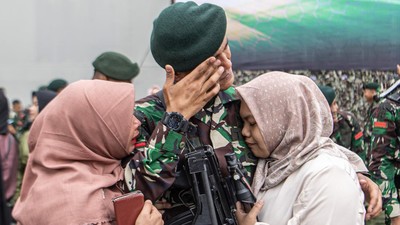 Isak Tangis Iringi Keberangkatan Prajurit TNI ke Perbatasan RI-Papua Nugini