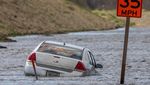 Potret Mobil Jadi Korban Banjir-Badai Topan di California