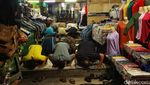 Tengok Lagi Potret Salat Jumat Pertama di Pasar Tanah Abang