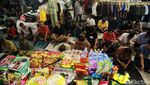 Tengok Lagi Potret Salat Jumat Pertama di Pasar Tanah Abang