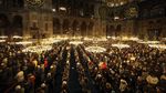 Potret Tarawih di Masjid Hagia Sophia Turki