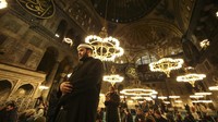 Perubahannya dari museum menjadi masjid pun sempat menjadi sorotan.  