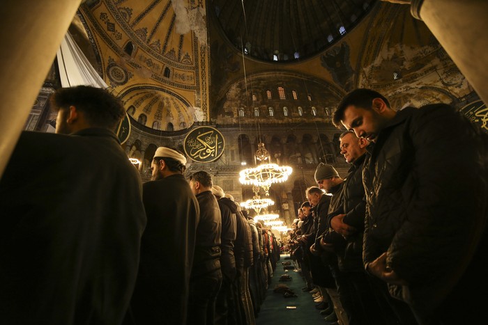 Muslim worshippers gather to perform a night prayer called tarawih during the eve of the first day of the Muslim holy fasting month of Ramadan in Turkey at Hagia Sophia mosque in Istanbul, Turkey, Wednesday, March 22, 2023. (AP Photo/Emrah Gurel)