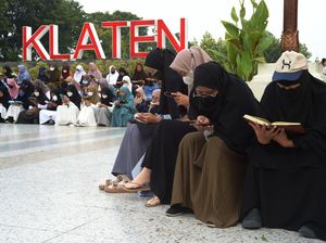 Ratusan Remaja Ngaji Bersama di Alun-alun Klaten